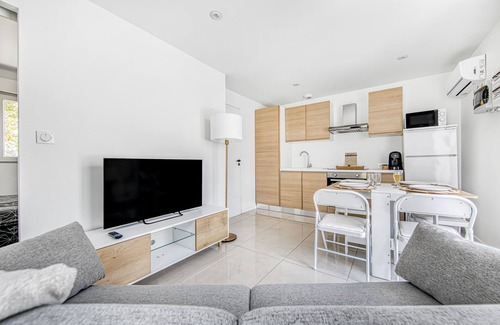 Ordonnac House | Holiday Home Domaine Julaya Between Castles and Beach