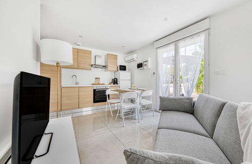 Ordonnac House | Holiday Home Domaine Julaya Between Castles and Beach