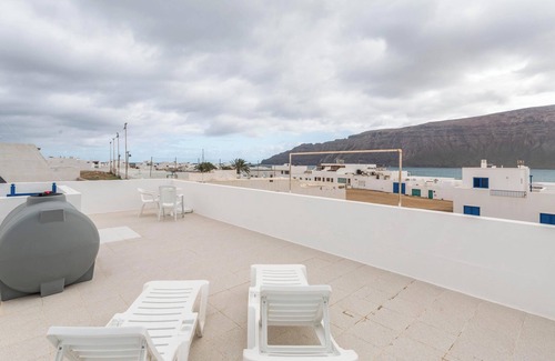 Caleta de Sebo House | Holiday Home "El Sombrerito 6" with Terrace & Wi-Fi