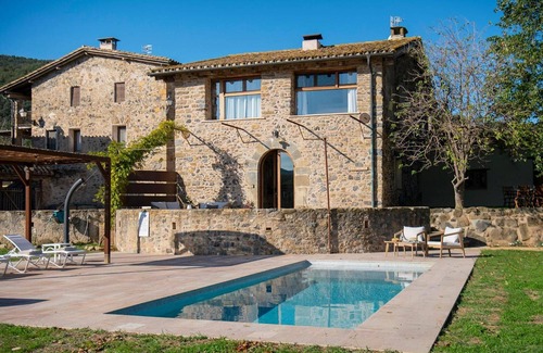 Beguda House | Holiday Home 'El Graner' with Mountain Views, Private Pool and Wi-Fi