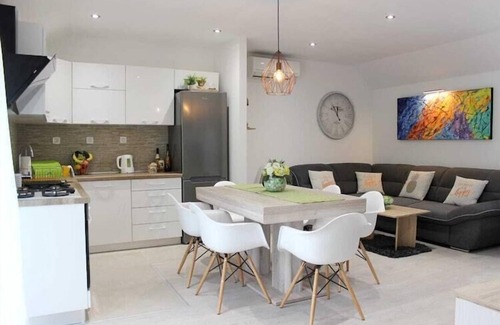 Dracevica House | Holiday Home Ela - Three Bedroom Holiday Home with outdoor Pool (ST)