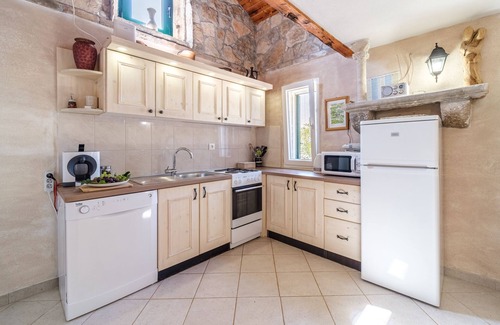 Supetar Villa | Holiday home for 7 guests, with a pool, golf, countryside by the sea