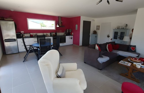 Vallon-Pont-d'Arc House | Holiday Home 'M Vallon Pont D'arc' with Private Pool, Wi-Fi and Air Conditioning