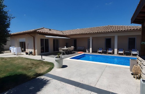 Vallon-Pont-d'Arc House | Holiday Home 'M Vallon Pont D'arc' with Private Pool, Wi-Fi and Air Conditioning