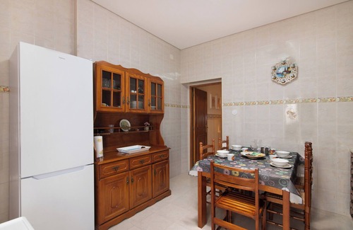 Fuseta House | Holiday Home 'Fuzeta' with Private Terrace, Wi-Fi and Air Conditioning
