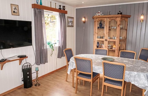 Tysnes House | Holiday Home Gamlahuset by Interhome