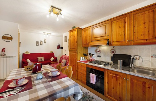 Saint-Vincent House | Holiday Home 'Gioiello Col De Joux' with Mountain View, Private Garden and Wi-Fi