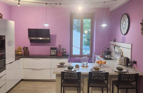 Decazeville House | Holiday Home 'Gite 43-2' with Shared Terrace, Shared Garden and Wi-Fi