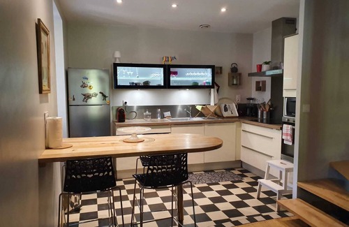 Le Vigan House | Holiday Home 'Gite De Charme Gite Du Hameau' with Shared Pool, Private Terrace and Wi-Fi
