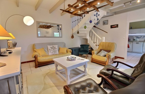 Lannion House | Holiday Home 'Gite Des Plages Aigue-marine' with Private Terrace, Private Garden and Wi-Fi