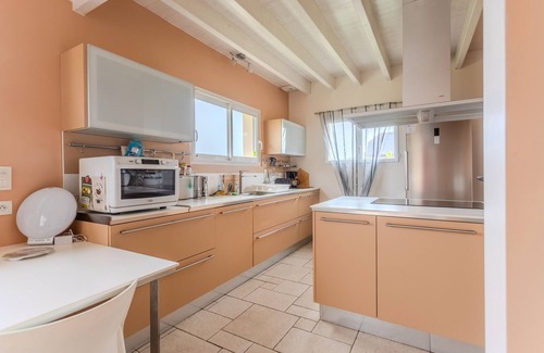 Buzy House | Holiday Home 'Gîte Gousseau' with Mountain View, Private Terrace and Wi-Fi