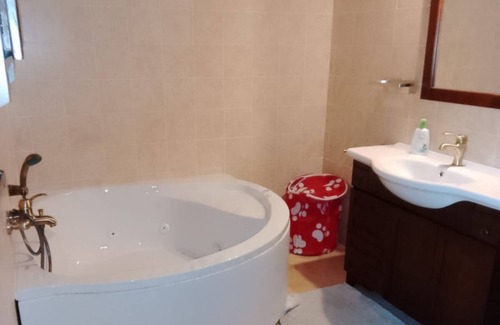 Loiano House | Holiday Home 'Gnazzano Home 2' with Mountain View, Wi-Fi and Air Conditioning