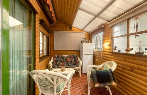 Gedern House | Holiday Home 'Haus Am See' with Private Terrace, Private Garden and Wi-Fi