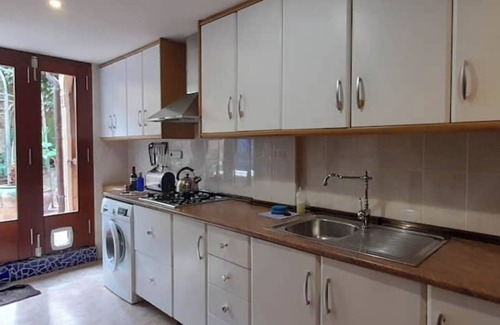 Oliva Old Town House | Holiday Home 'Historic Town House' with Mountain View, Wi-Fi and Air Conditioning