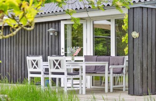 Smidstrup Strand House | Holiday Home Ilsabet - 750m from the sea by Interhome