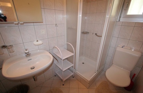 Minusio House | Holiday home in beautiful location, quiet, view of Lake Maggiore, pool