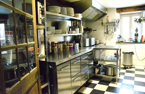 Gembes House | Holiday Home in Bièvre near Forest & Pond