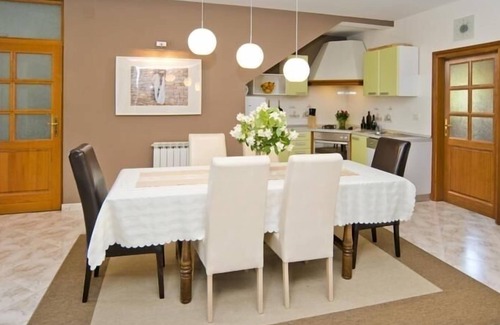 Kastel House | Holiday Home in Buje with Balcony, Air condition, WIFI, Washing machine (567-1)
