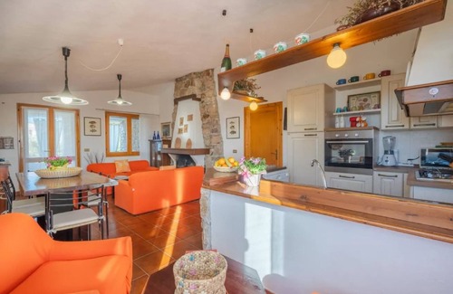 Paduledda House | Holiday Home in Isola Rossa near Cala Canneddi