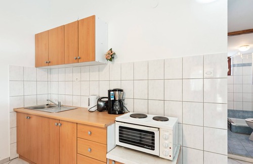 Maslenica House | Holiday Home in Jasenice near Maslenica Beach