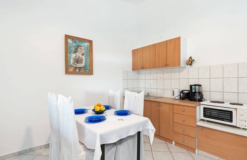 Maslenica House | Holiday Home in Jasenice near Maslenica Beach