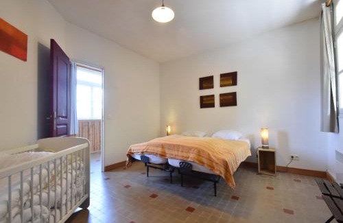 Cuzy House | Holiday Home in Luzy with Fenced Garden