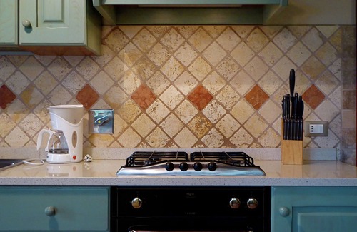 Montecarelli House | Holiday Home in Montecarelli with Pool