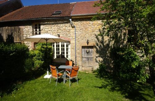Saizy House | Holiday Home in Saizy with Stargazing Garden