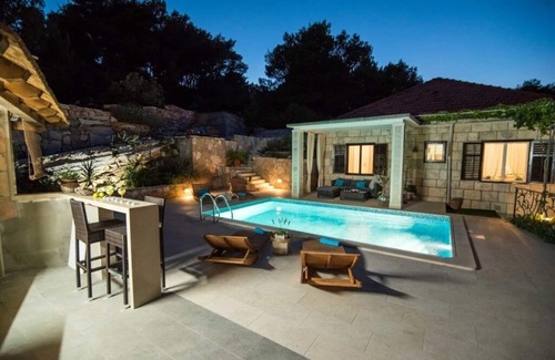 Selca House | Holiday Home in Sumartin with Seaview, Air condition, WIFI, Washing machine (682-2)