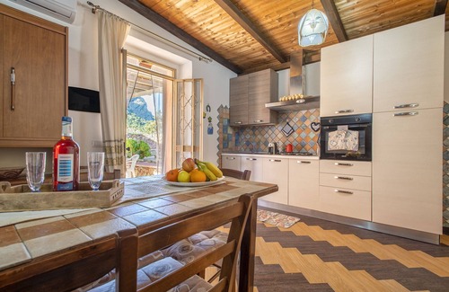 Viddalba House | Holiday Home 'Irene' with Mountain View, Private Terrace and Air Conditioning