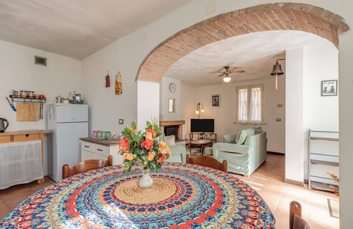 Chiesina Uzzanese House | Holiday Home 'Casa Simi -' with Private Garden, Wi-Fi and Air Conditioning