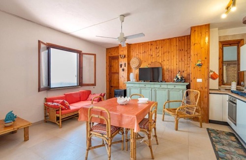 San Mauro Cilento House | Holiday Home 'La Casa Sulla Scogliera Grande' with Sea View, Private Terrace and Air Conditioning