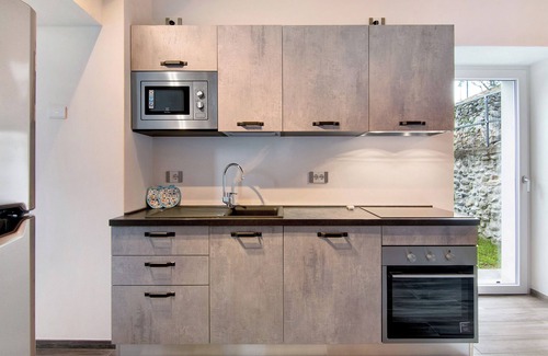 Domaso House | Holiday Home 'Jack House' a few steps from the lake and with private parking