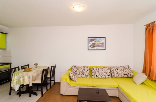 Trstenik House | Holiday Home Jasenka Trstenik - Duplex One Bedroom Apartment with Terrace and Side Sea View