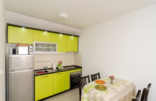 Trstenik House | Holiday Home Jasenka Trstenik - Duplex One Bedroom Apartment with Terrace and Side Sea View