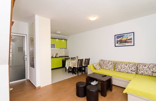 Trstenik House | Holiday Home Jasenka Trstenik - Duplex One Bedroom Apartment with Terrace and Side Sea View