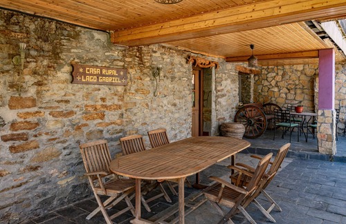 Villacibran House | Holiday Home 'Lago Gabriel' with Mountain View, Private Terrace and Wi-Fi