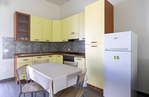 Mazara del Vallo Apartment | Holiday Home 'La Perla Di Mare - Giada' with Shared Pool, Wi-Fi and Air Conditioning