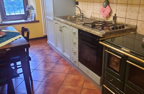 Fanano House | Holiday Home 'La Casa Della Piazzetta' with Mountain View, Shared Garden and Wi-Fi