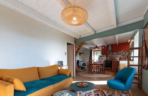 Beauvene House | Holiday Home 'La Casita' with Mountain View, Private Terrace and Wi-Fi