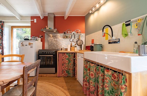Beauvene House | Holiday Home 'La Casita' with Mountain View, Private Terrace and Wi-Fi
