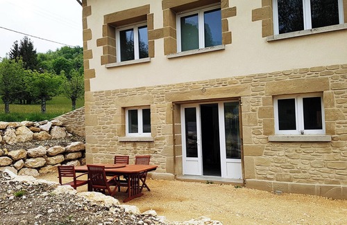 Saint-Pierre-de-Cherennes House | Holiday Home 'La Clé Du Vercors' with Mountain View, Private Terrace and Wi-Fi