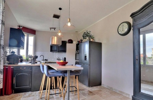 Orgnac-l'Aven House | Holiday Home 'La Forestière' with Balcony and Wi-Fi