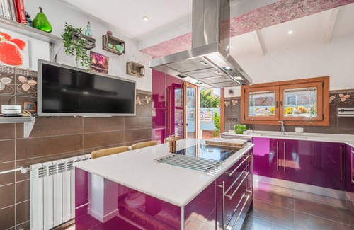 Badia Gran House | Holiday Home 'La Playita' with Sea View, Pool, Garden & Wi-Fi