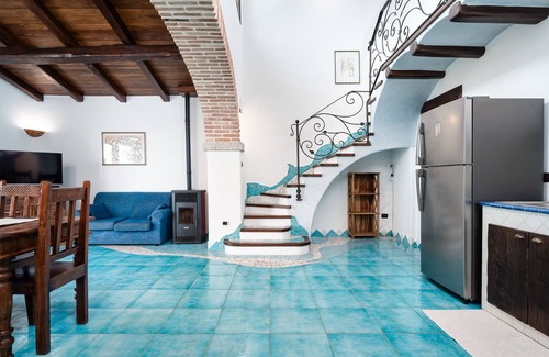 Orosei House | Holiday Home 'La Vela' with Sea View, Wi-Fi and Air Conditioning