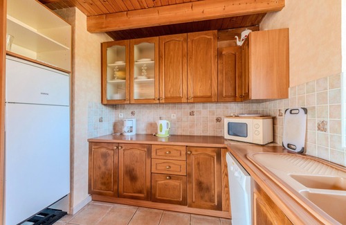 Porspoder House | Holiday Home 'Le Gîte Vert 3' with Private Terrace and Shared Garden