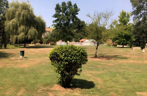 Varaignes House | Holiday Home 'Le Lavoir' with Shared Pool, Private Terrace and Shared Garden