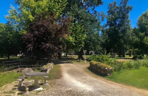Varaignes House | Holiday Home 'Le Lavoir' with Shared Pool, Private Terrace and Shared Garden