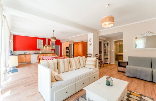 Bollene House | Holiday Home 'Le Secret D'hestia' with Shared Pool, Wi-Fi and Air Conditioning