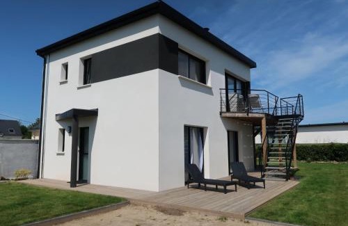 Plouneour-Trez House | Holiday Home Les Dunes by Interhome